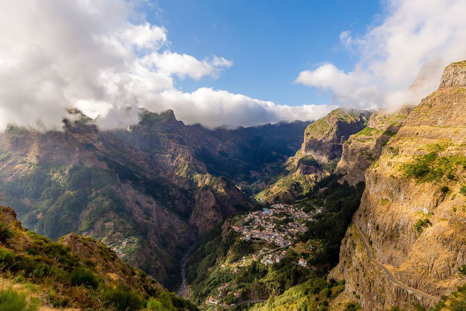 Madeira: Nuns Valley Half-Day Tour - Câmara de Lobos: Churchill’s Painting Town Meets Poncha Time