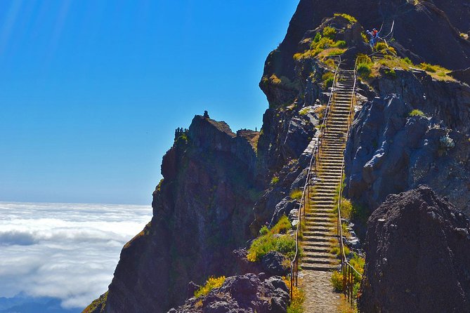 Madeira Peaks - Mountain Walk - Stop 1: Pico do Arieiro and the “giant sculpture” rock vibe