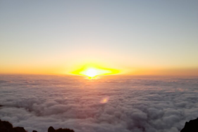 Madeira Pico do Arieiro Sunrise Tour - Getting Up Early: Pickup, Timing, and What to Pack