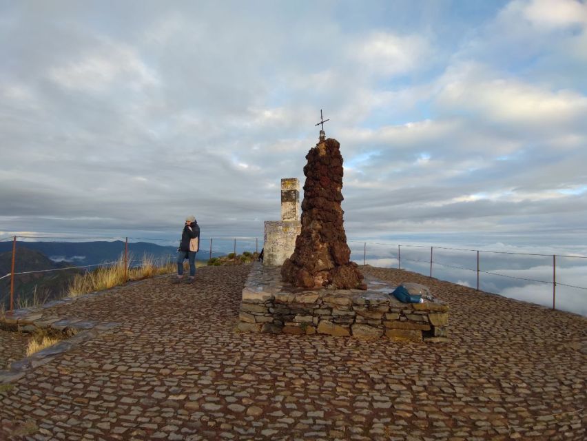 Madeira: Pico Ruivo Guided Sunrise Hike with Hotel Pickup - Achada do Teixeira: Head Torches, Milky Way, and the First Climb