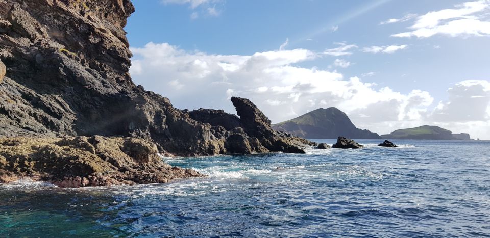 Madeira: Ponta de São Lourenço Lighthouse Boat Tour - The guide and languages: make sure you book the experience you want