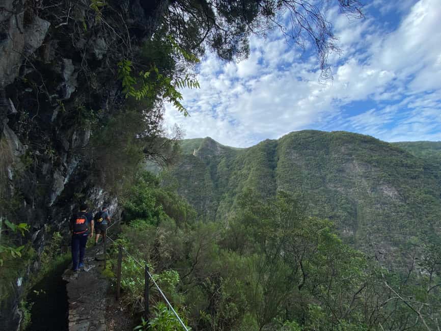 Madeira: PR 9 - Levada do Caldeirão Verde Hike Transfer - Caldeirão Verde lake and waterfall: what the end goal actually feels like