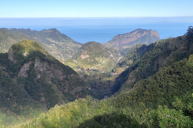 Madeira: Private 1.5-Kilometer Levada dos Balcões Hike PR11 - Ribeiro Frio pickup and the start of the PR11 route