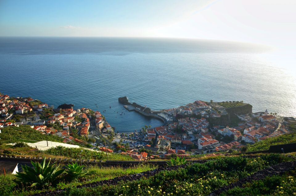 MADEIRA: Private Camara de Lobos Tour in a Tukxi - Doca do Cavacas Natural Pools: volcanic coastline to end the loop