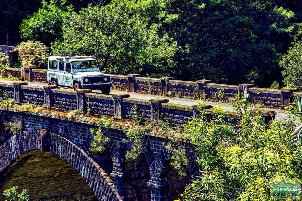 Madeira: Santana Jeep Safari and Balções Levada Walk - Cova da Roda off-road jeep time: the fun part, and why wind matters