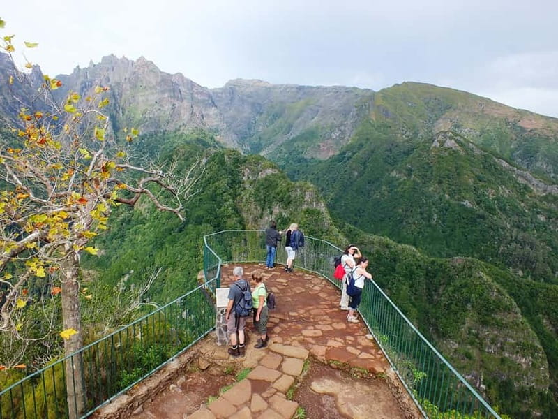 Madeira: Santana Jeep Safari and Balções Levada Walk - Santana: thatched-roof houses, lunch time, and a proper walk