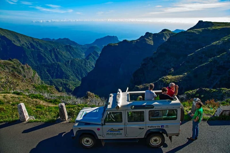 Madeira: Santana Jeep Safari and Balções Levada Walk - Pico do Arieiro: short stop, big altitude drama at 1818 meters