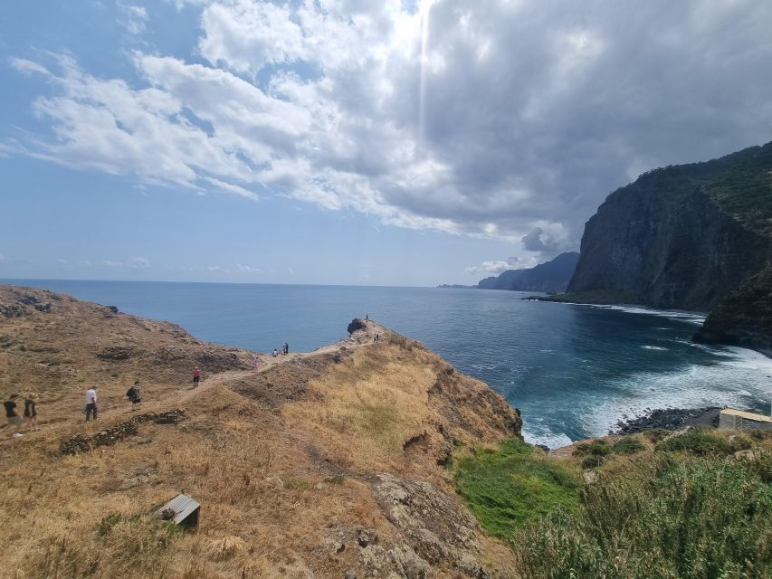 Madeira : Santana, Pico Arieiro, walk full day 4x4 Jeep tour - Santana: 1.5 Hours to See the Village at Your Own Speed