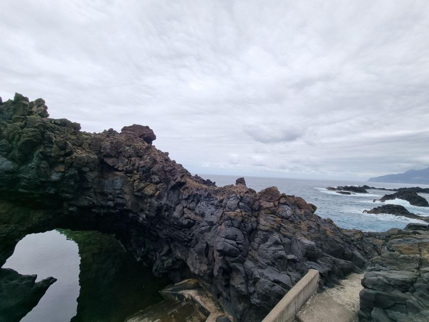 Madeira : SkyWalk, Fanal, Natural Pools 4x4 Jeep Tour - Waterfalls and Agua D’alto: the mid-route break that keeps it moving