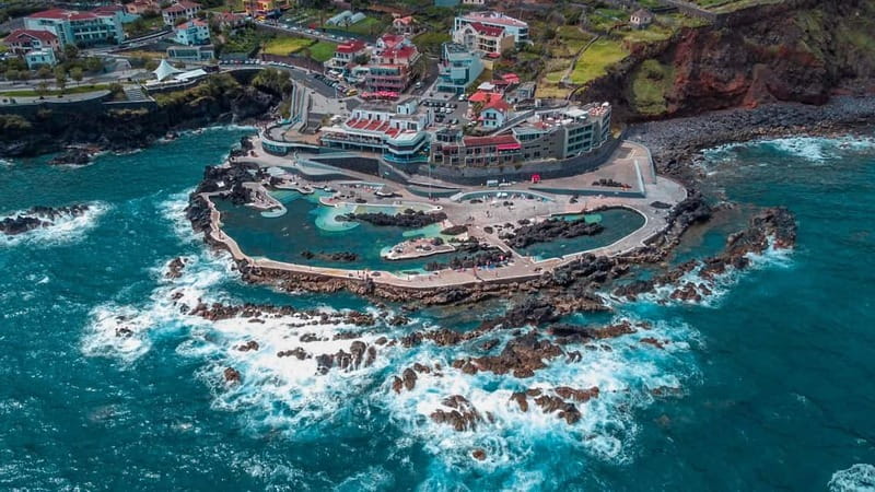 Madeira: Skywalk, Porto Moniz, Seixal, and Fanal 4WD Tour - Paúl da Serra plateau: high altitude views and lunch time