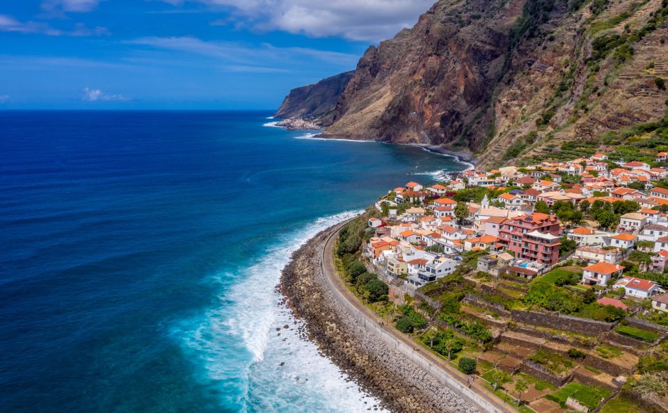Madeira : Southwest coast, Run & Anjo´s Waterfall 4x4 Tour - Prazeres and the final loop: wrapping the day with agricultural perspective
