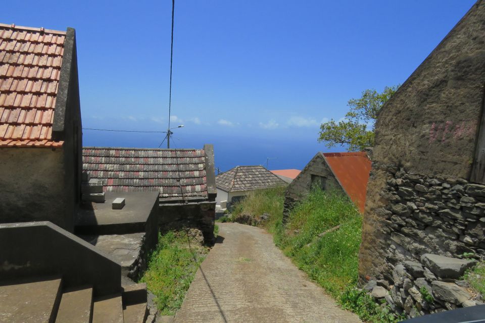Madeira : Southwest coast, Run & Anjo´s Waterfall 4x4 Tour - Estreito da Calheta and Funchal stops: why the route makes logistical sense