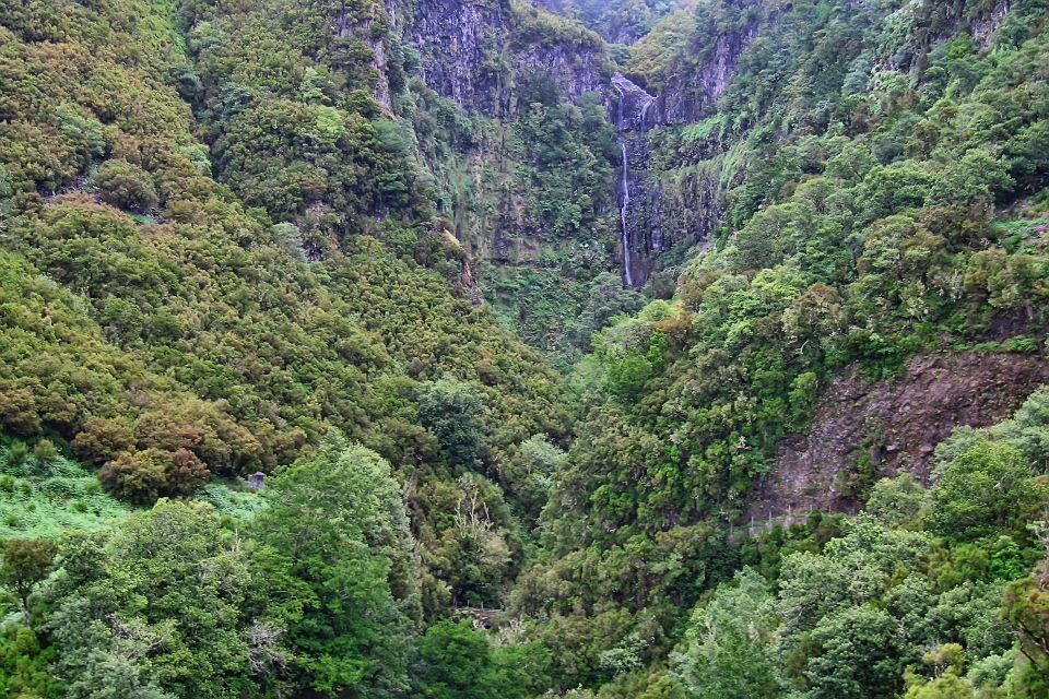 Madeira Walks - Rabaçal and the 25 Fountains - Crowds at the Waterfall: Plan How You’ll Handle It