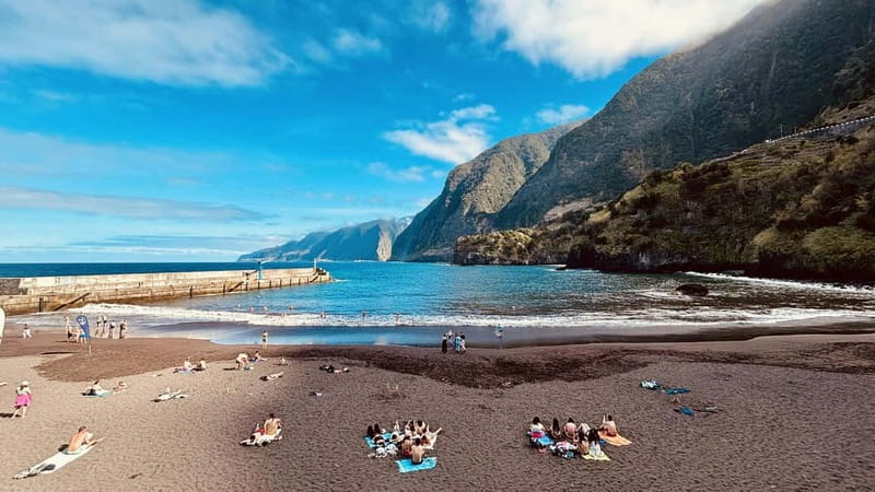 Madeira: Westside Achadas Cruz, Moniz, Seixal and Fanal - Seixal black sand and waterfalls: a short stop with strong drama