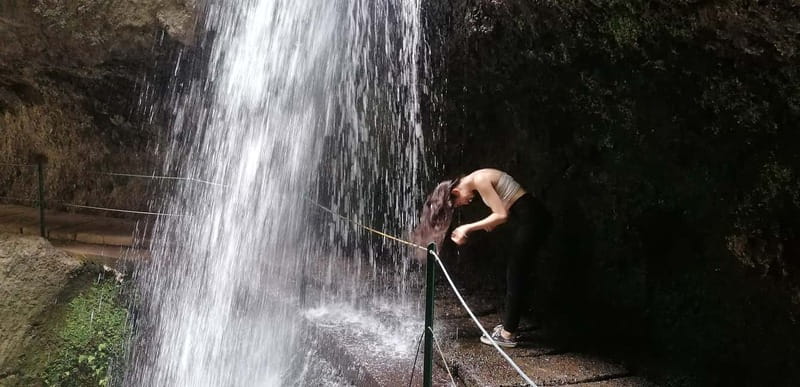Madeira: Wet your hair in the amazing Levada Nova / Moinhos - Entering the Moinhos Levada: Why this Madeira hike feels special