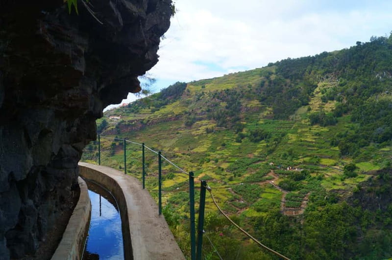 Madeira: Wet your hair in the amazing Levada Nova / Moinhos - Safety and heights on the mountain side: know what you’re signing up for