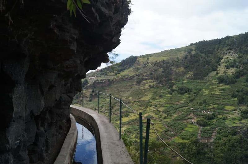 Madeira: Wet your hair in the amazing Levada Nova / Moinhos - How the guide experience usually runs in a small group of 6
