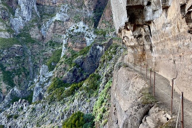 Morning Transfer To Pico Do Arieiro, Hike To Pico Ruivo & Return From Teixeira - When Your Driver Picks You Up: The Five-Hour Window
