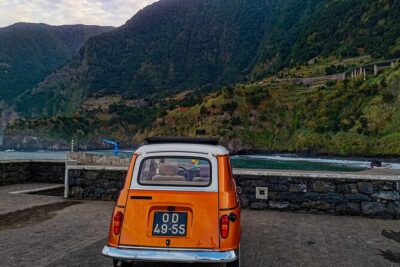 Oldtimer Sightseeing Tour in the West and Northwest - Pickup, Private Guide, and Live Commentary