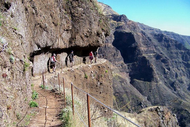 Pico Arieiro To Pico Ruivo / Highest Peak Challenge - Entering Madeira’s High Country: Pico Arieiro to Pico Ruivo in Plain Terms