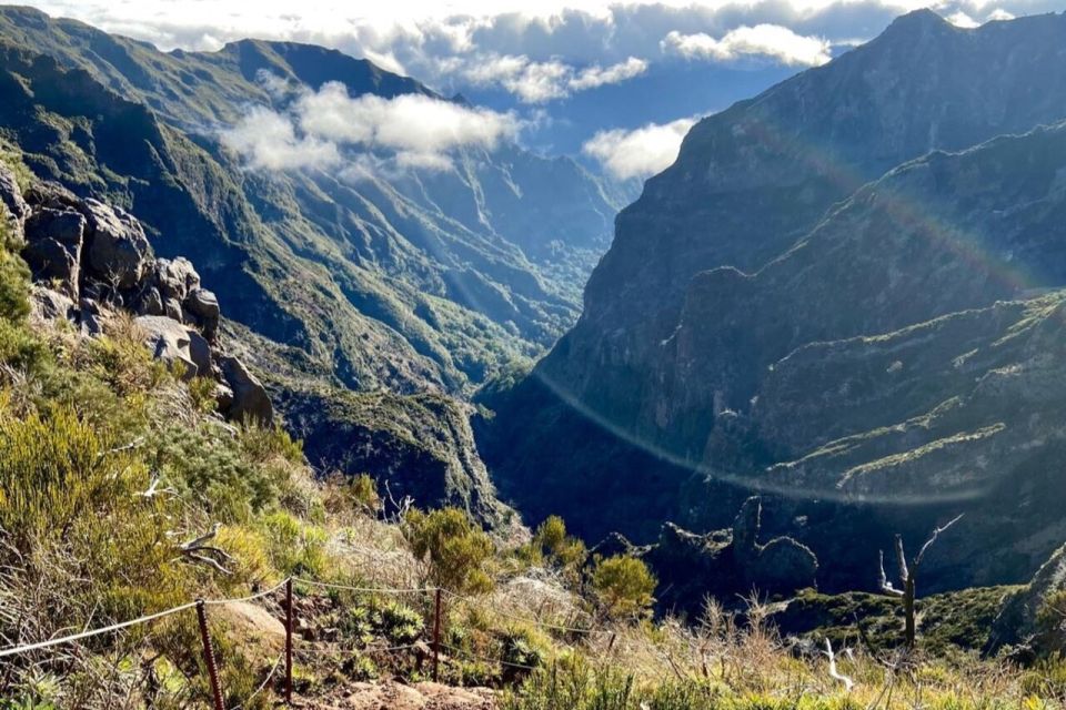 Pico Do Arieiro Pico Ruivo Sunrise or Morning Hike Transfers - The PR1 Section: Tunnels, Stairway to Heaven, and Cloudline Views