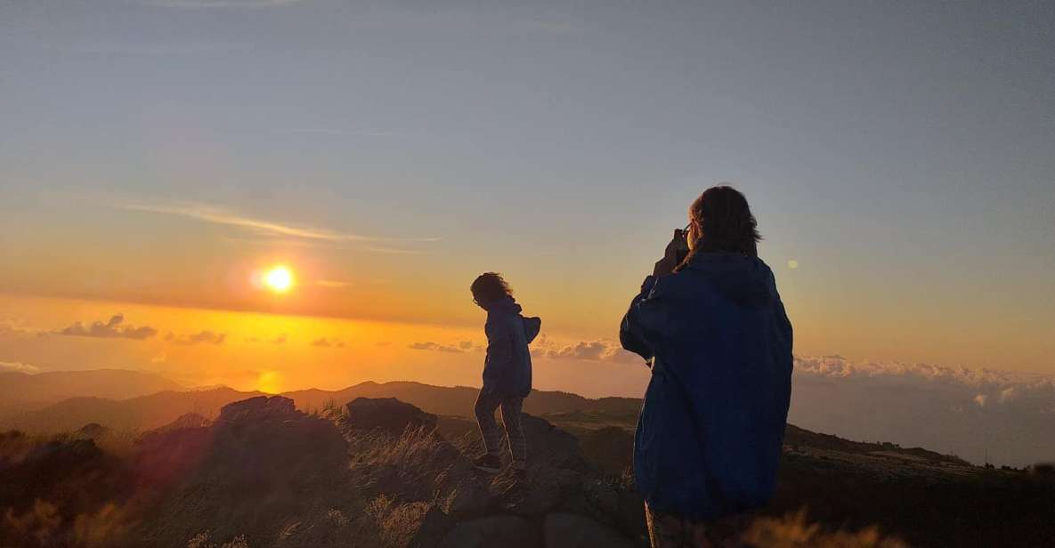 Pico do Arieiro: Private 4x4 Sunrise Trip with Hot Drinks - Key things that make this sunrise trip work