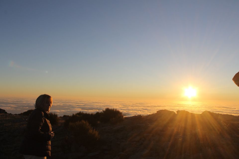 Pico do Arieiro: Private 4x4 Sunrise Trip with Hot Drinks - Weather changes the view—and the guide’s backup plan is part of the value