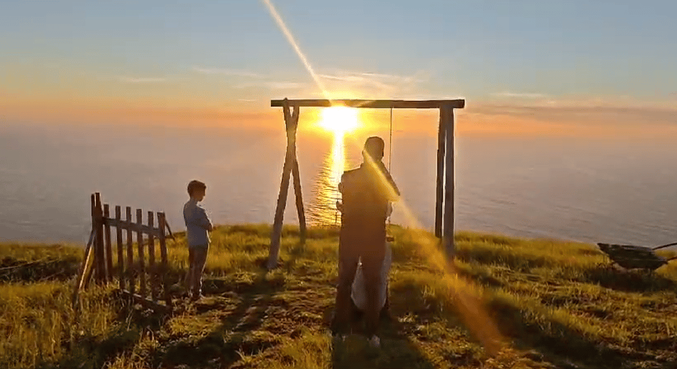 Private Swing Special place w/ Wine and Fruits 4x4 jipe tour - The short guided walk: easy steps with panoramic payoff