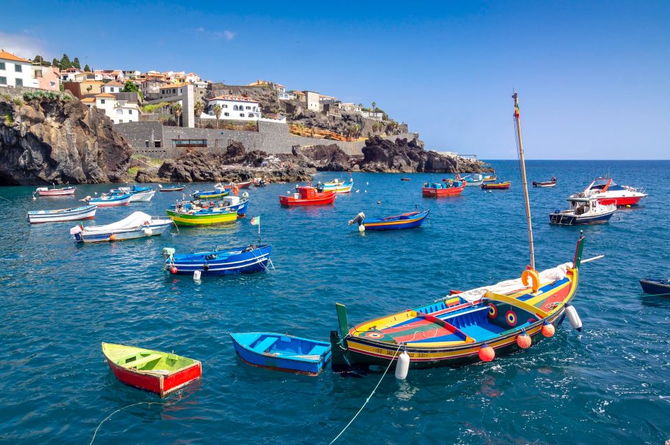 Private tour:Câmara de Lobos Churchill Bay Guided Tuk Tuk - Monumental Street to the banana fields: the quick education moment