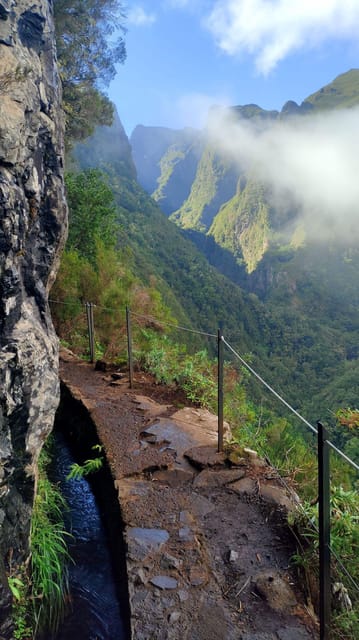 Queimadas Caldeirão Verde Walking tour with guide - Tunnels, streams, and the Caldeirão Verde payoff