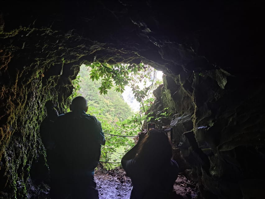 Queimadas Caldeirão Verde Walking tour with guide - Passing Santana, Ilha, and São Jorge without leaving the trail