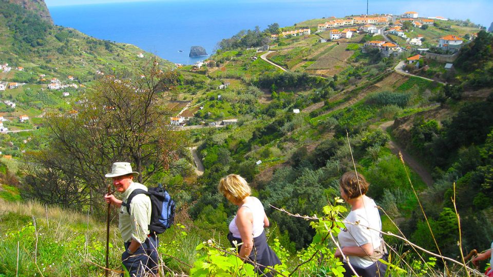 Referta / Castelejo - Levada Walk - Porto da Cruz: where the walk turns into a café moment