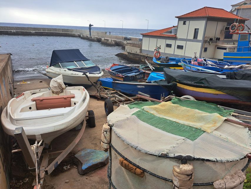 South Madeira: breathtaking coastal trip incl. Porto Moniz. - Cabo’s chapel and green meadow walk: a unique break before the final coast