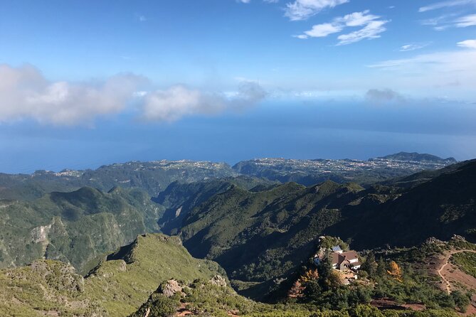 Sunrise & Hike : Pico do Areeiro to Pico Ruivo - Private Guided - The Achada do Teixeira descent: where the hike gets trickier in a different way