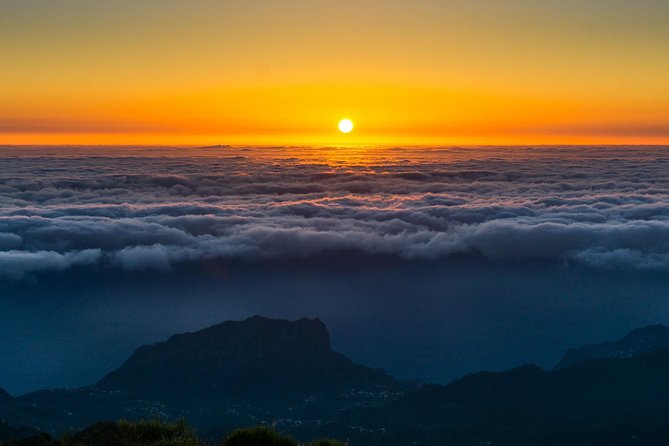 Sunrise Tour @ Pico Do Areiro | Half Day 4x4 Tour - Stop 2: Pico do Arieiro for sunrise above the cloud layer