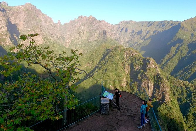 Sunrise Tour @ Pico Do Areiro | Half Day 4x4 Tour - Guides matter more than the route: small group attention in the cold hours
