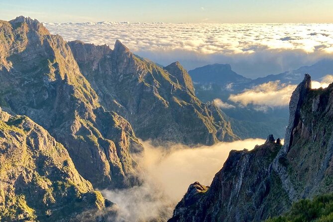 Sunrise Transfer To Pico Do Arieiro, Hike To Pico Ruivo & Return From Teixeira - What to pack (so the hike feels hard, not miserable)