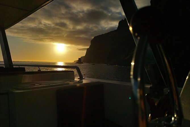 Sunset Cruise with Dinner on Board - Where you meet: Direção Regional das Pescas at Est da Pontinha 1
