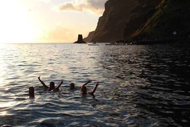 Sunset Cruise with Dinner on Board - The first cruise stretch: sailing south Madeira with Funchal in your view