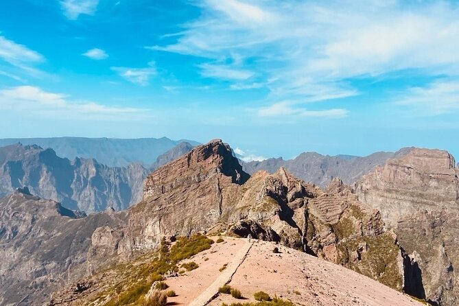 Transfer from Achada do Teixeira to Pico do Arieiro - Timing Rules That Make This Ride Work