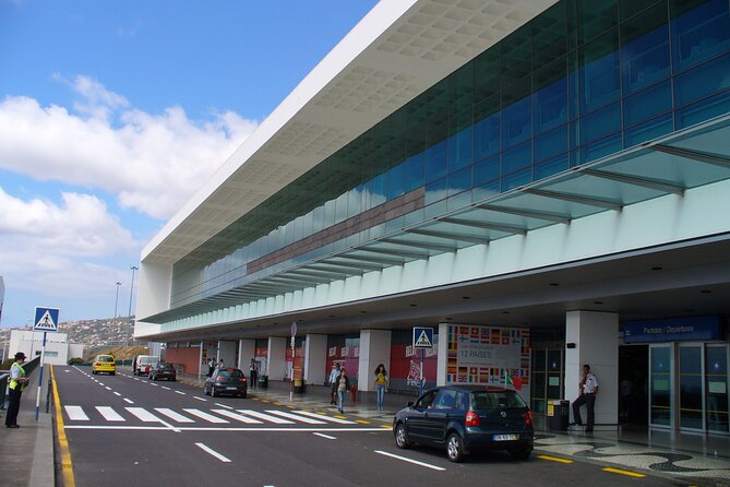 Transfer Privado e Confiável: Aeroporto → Funchal (ou vice-versa) - Entering Funchal the Easy Way: What This Transfer Really Does