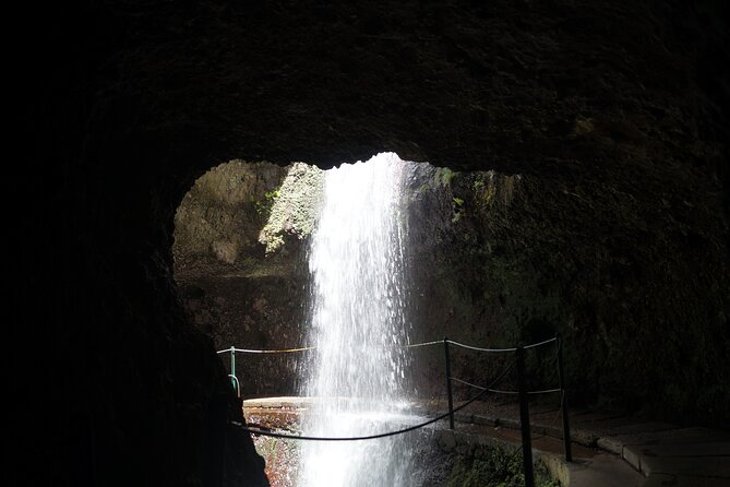 Wet your hair in the amazing Moinhos/Nova Levada - Ponta do Sol break: what you do with the time off the trail