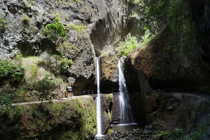 Wet your hair in the amazing Moinhos/Nova Levada - Entering the Moinhos/Nova Levada area: what the walk really feels like